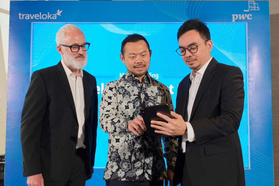 From left to right: Julian Smith, Director, PwC Indonesia; Caesar Indra, President, Traveloka; Radhiyan Irwansyah, Senior Manager, PwC Indonesia