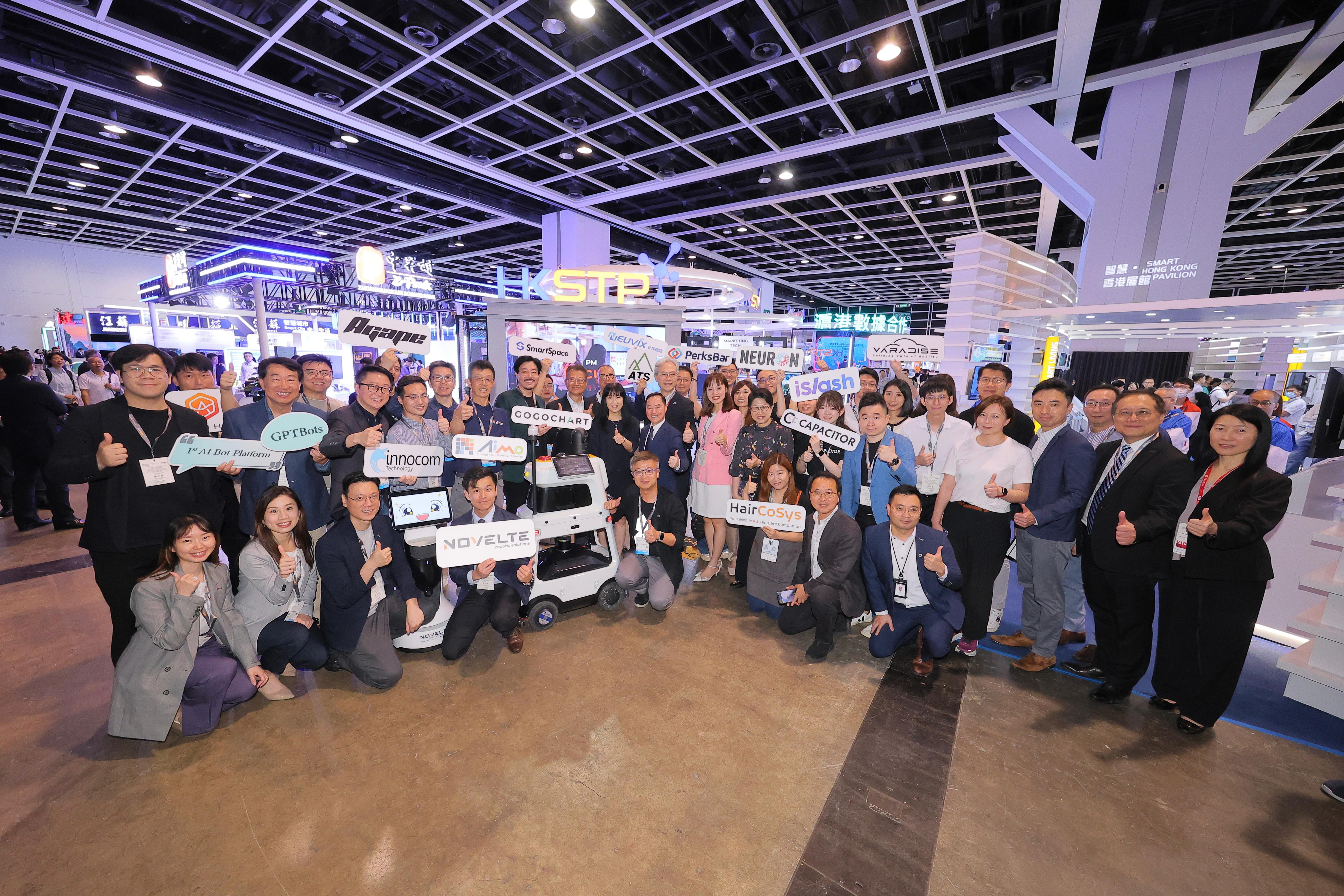 Paul Chan, the Financial Secretary of HKSAR, Lillian Cheong, Under Secretary for Innovation, Technology and Industry of HKSAR, accompanied by Ir Dr HL Yiu, Chief Corporate Development Officer of HKSTP, visited HKSTP’s booth at InnoEX to experience the latest local R&D achievements.